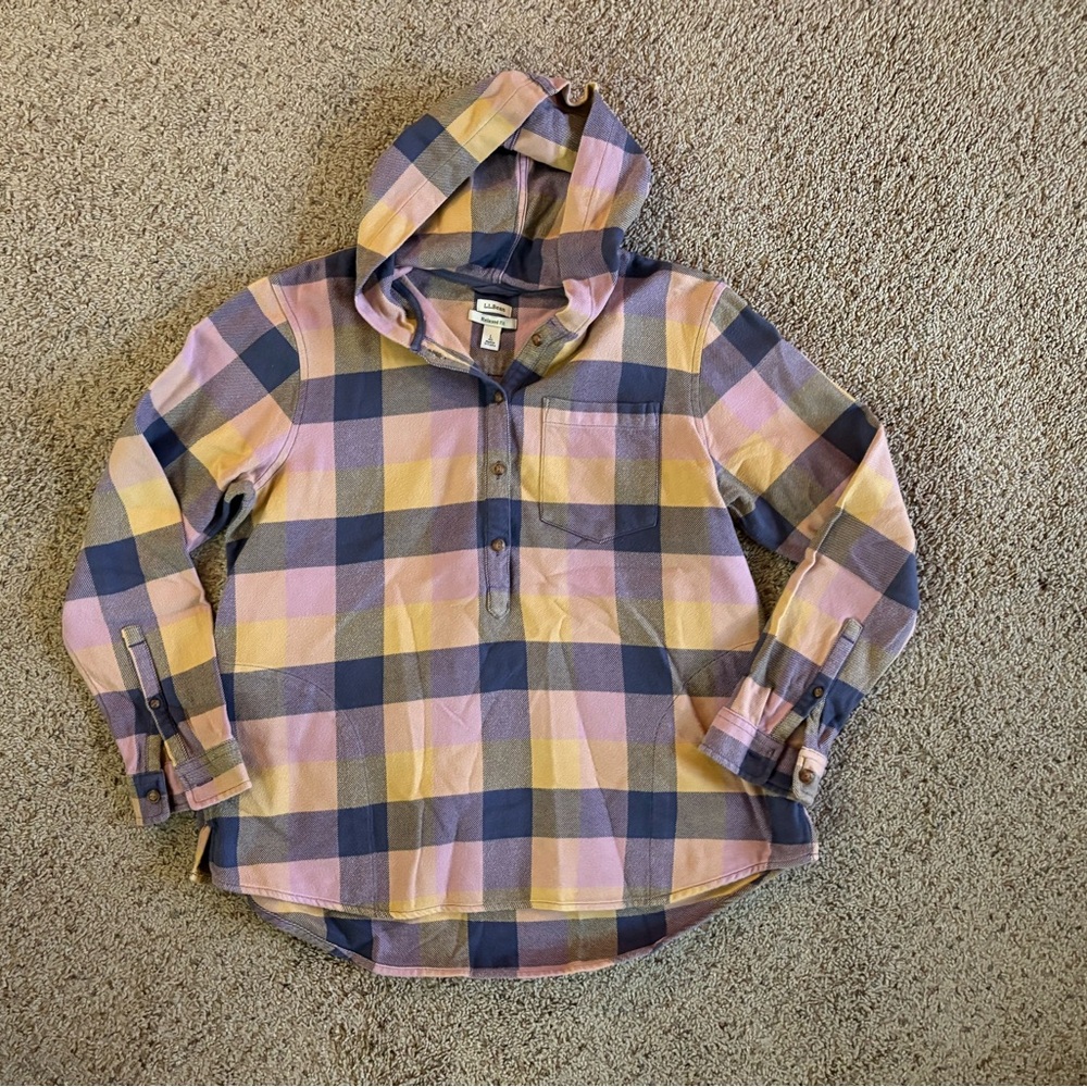 EUC Women’s L.L. Bean Flannel 1/2 Button